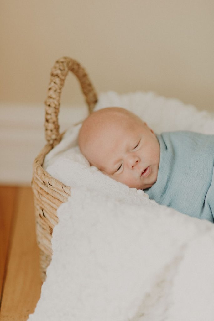 lifestyle in home newborn photography in indianapolis_3943