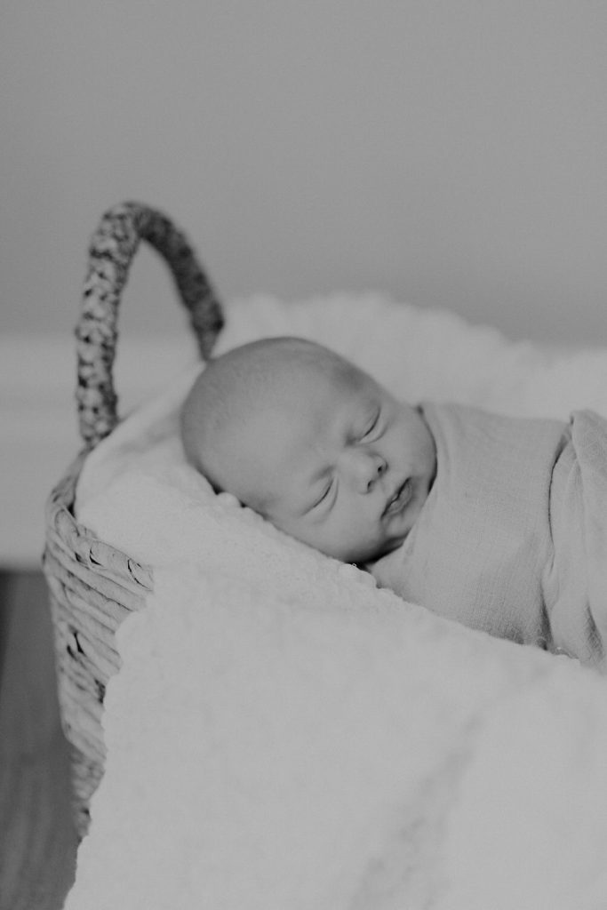 lifestyle in home newborn photography in indianapolis_3968-2