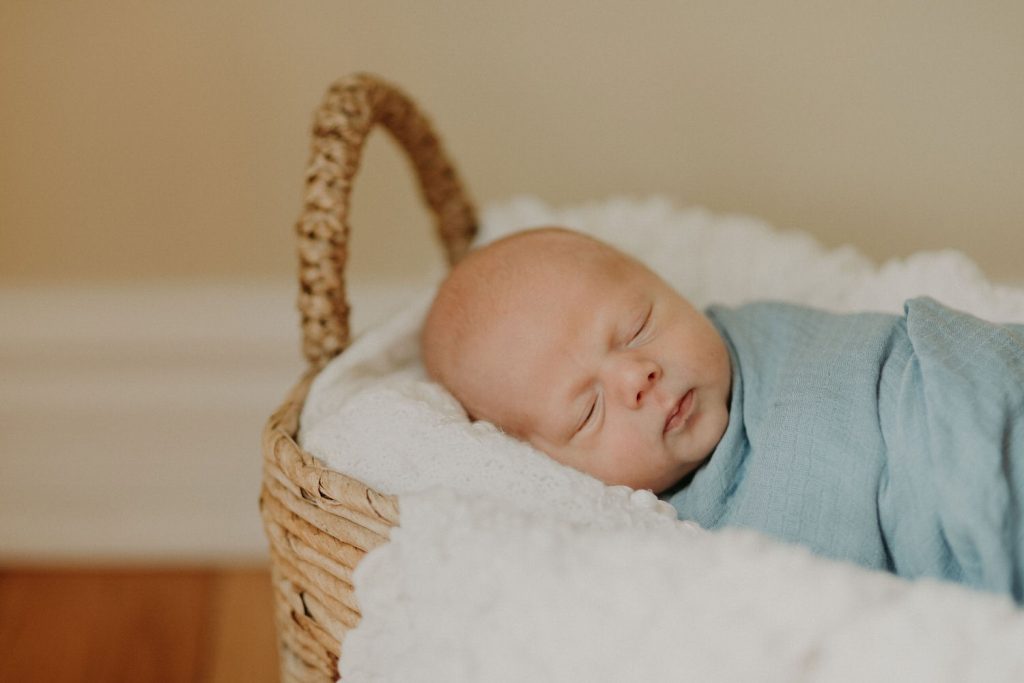 lifestyle in home newborn photography in indianapolis_3975