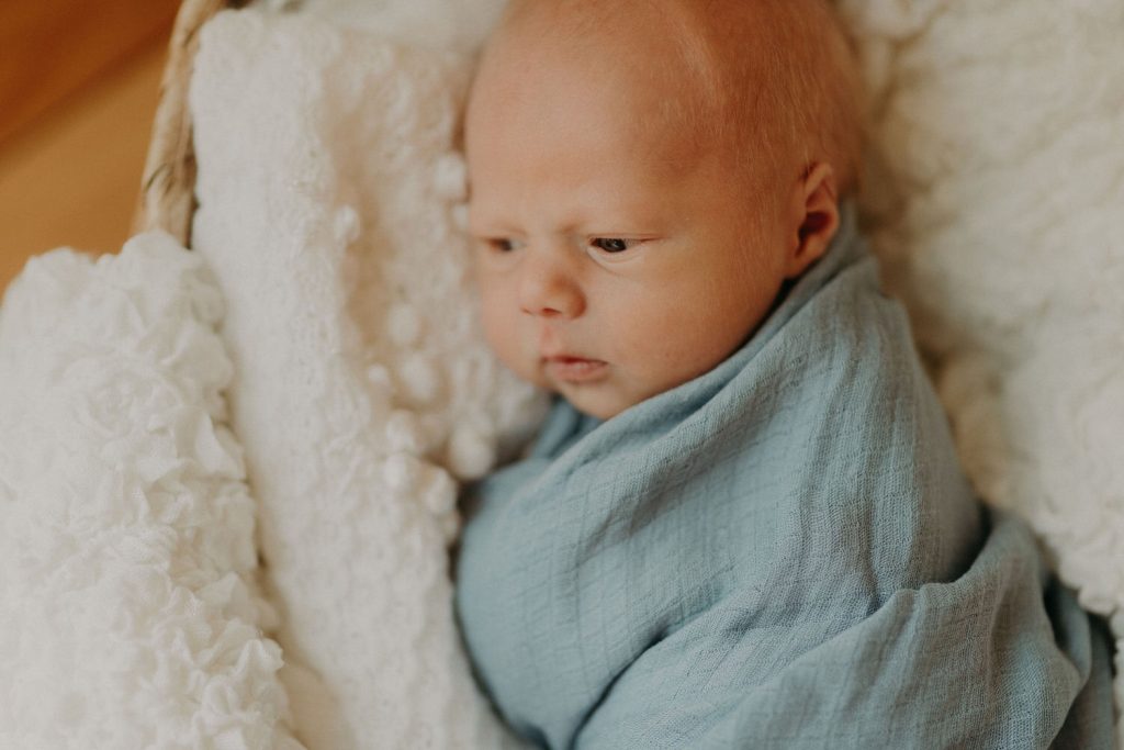 lifestyle in home newborn photography in indianapolis_4016
