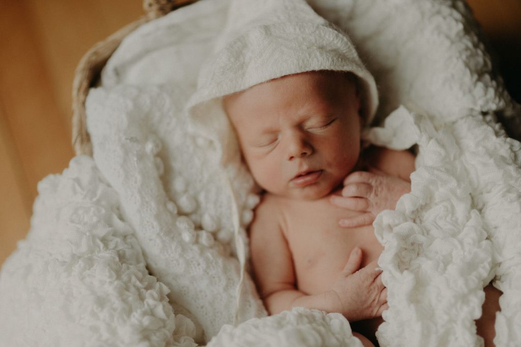 lifestyle in home newborn photography in indianapolis_4074