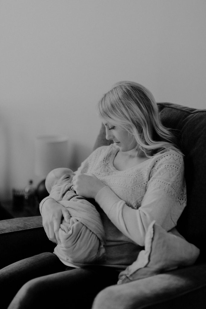 lifestyle in home newborn photography in indianapolis_4205-2