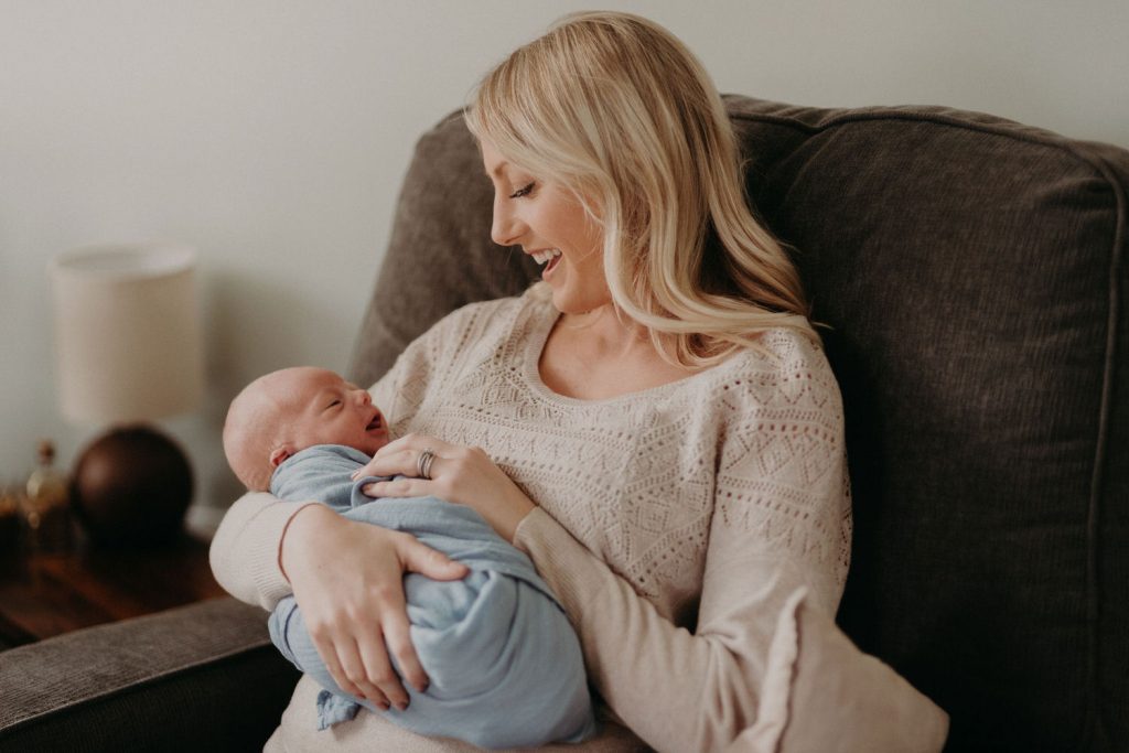 lifestyle in home newborn photography in indianapolis_4211