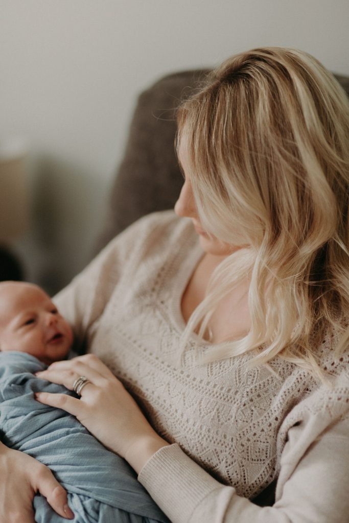 lifestyle in home newborn photography in indianapolis_4222