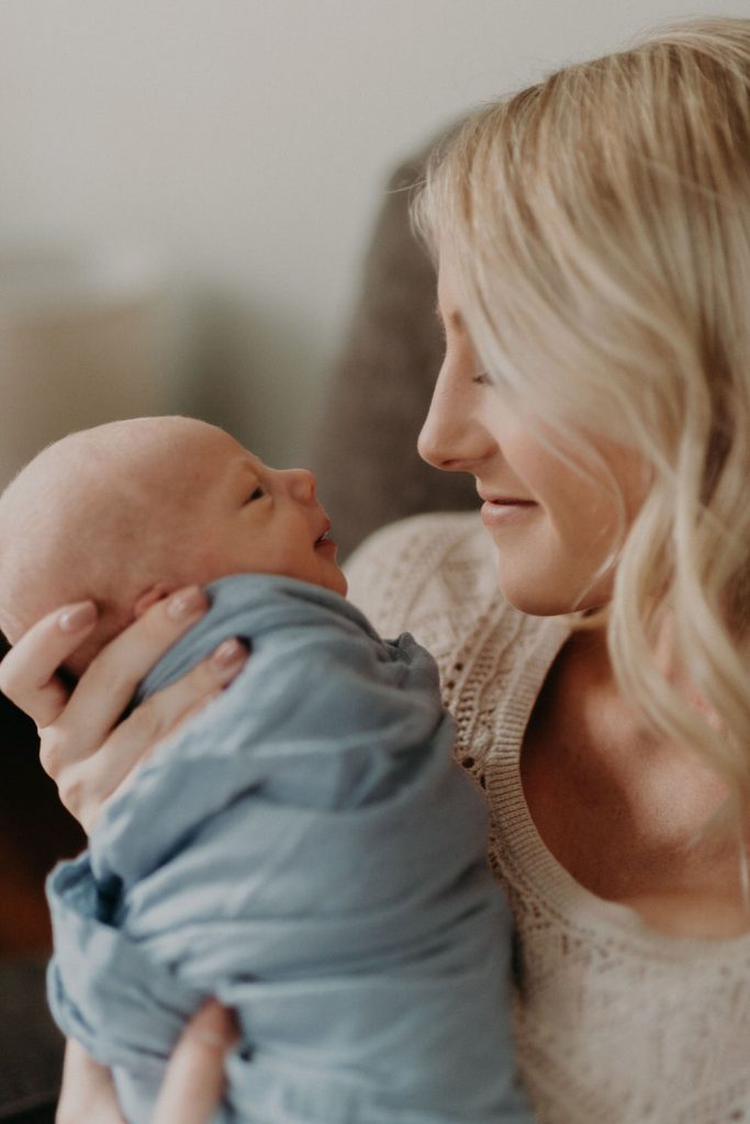 lifestyle in home newborn photography in indianapolis_4231