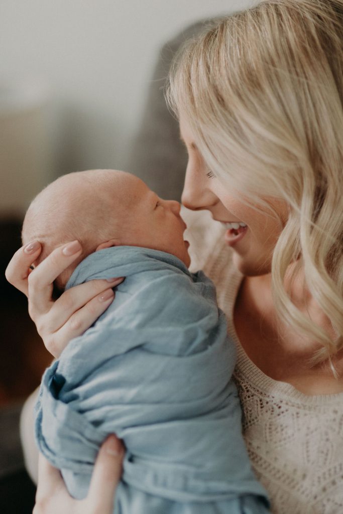 lifestyle in home newborn photography in indianapolis_4241
