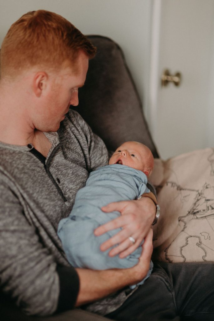 lifestyle in home newborn photography in indianapolis_4312