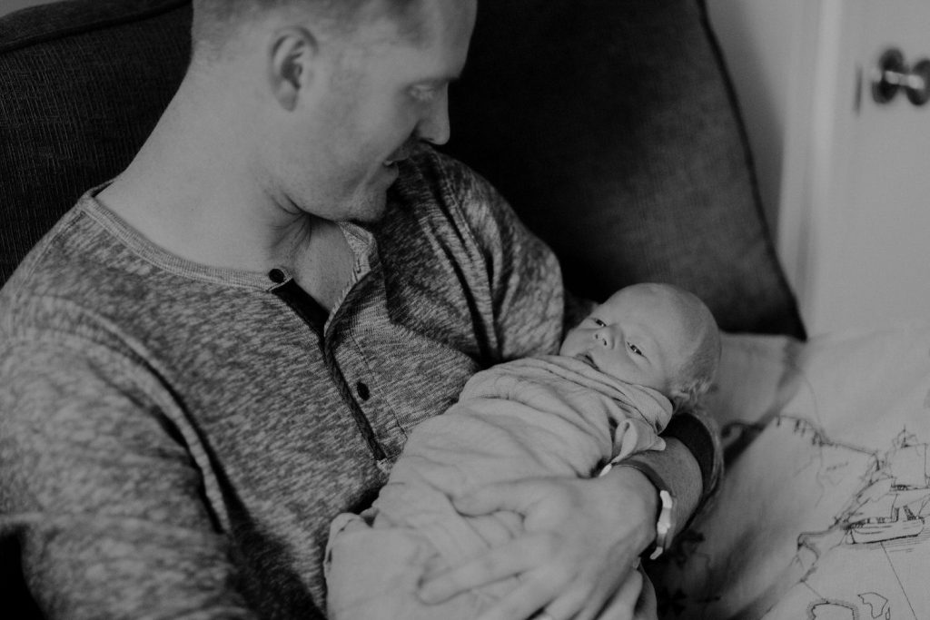 lifestyle in home newborn photography in indianapolis_4321-2