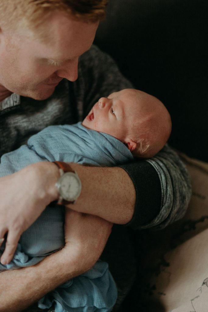 lifestyle in home newborn photography in indianapolis_4335