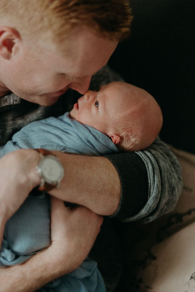 lifestyle in home newborn photography in indianapolis_4340