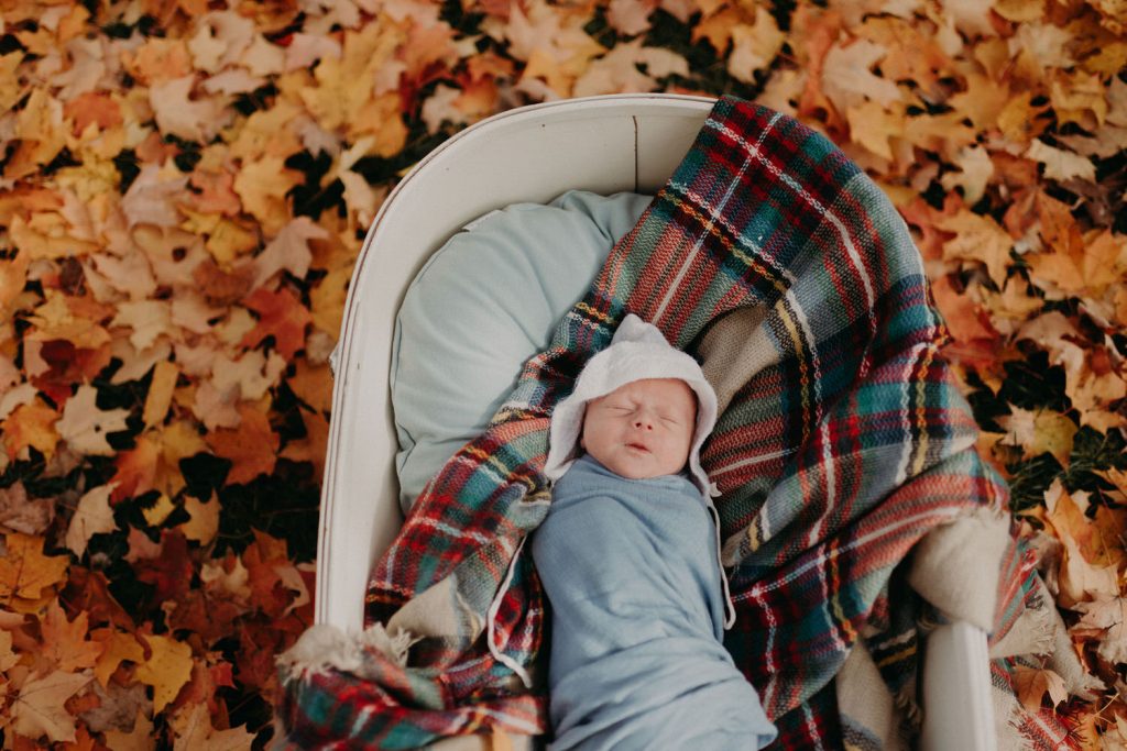 lifestyle in home newborn photography in indianapolis_4419