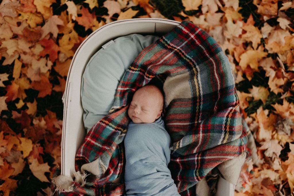lifestyle in home newborn photography in indianapolis_4448